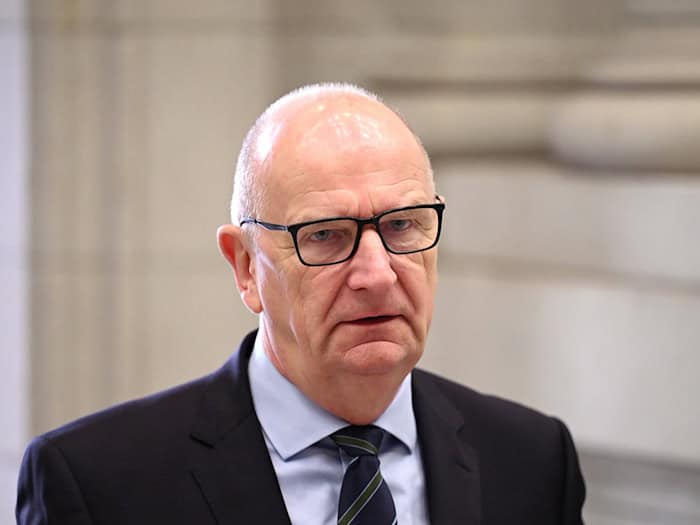 Im Beisein von Brandenburgs Ministerpräsident Dietmar Woidke (SPD) ist ein Gedenkort für die Verbrennung von Büchern in Luckenwalde während der Nazi-Zeit enthüllt worden. (Archivbild) / Foto: Soeren Stache/dpa