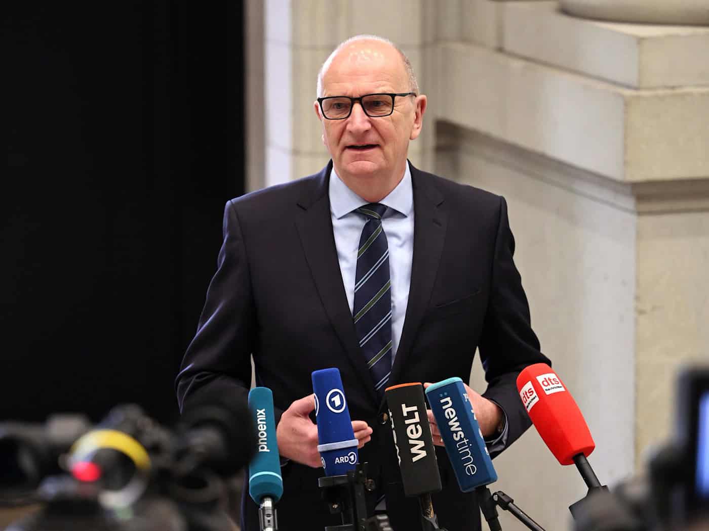 Dietmar Woidke will erneuerbare Energie aus Brandenburg auch stärker in Brandenburg nutzen. (Archivbild) / Foto: Soeren Stache/dpa