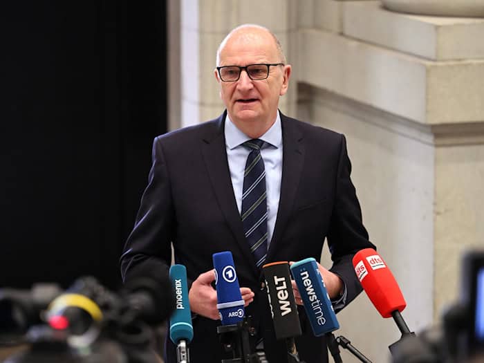 Dietmar Woidke will erneuerbare Energie aus Brandenburg auch stärker in Brandenburg nutzen. (Archivbild) / Foto: Soeren Stache/dpa