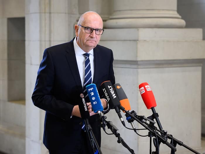 Der brandenburgische Ministerpräsident Dietmar Woidke (SPD) beklagte im Bundesrat die Mehrausgaben durch die gestiegenen Spritpreise für Autofahrer, aber auch Unternehmer in ländlichen Regionen.  / Foto: Bernd von Jutrczenka/dpa