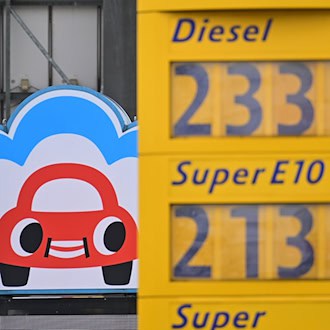 Wie entwickeln sich die Spritpreise nach dem starken Anstieg mit Beginn des Iran-Krieges? Die Bundesregierung hat Entlastungen vereinbart. (Symbolbild)  / Foto: Sebastian Gollnow/dpa