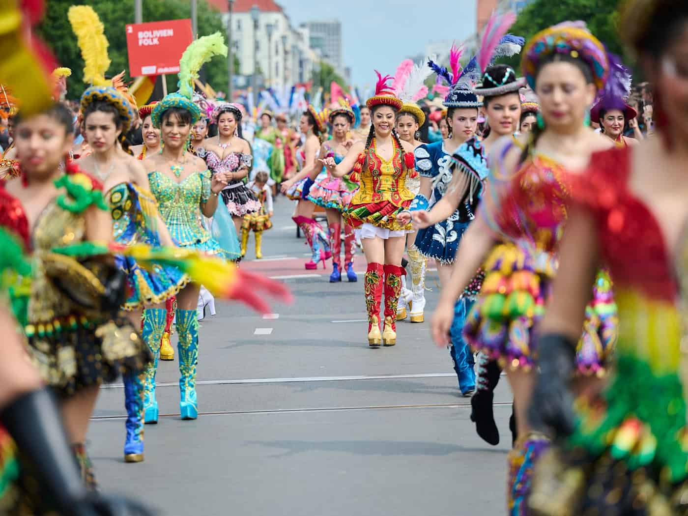 Der Berliner Karneval der Kulturen feiert seinen 30. Geburtstag. (Archivbild) / Foto: Annette Riedl/dpa