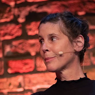 Daniela Dröscher schaffte es 2022 mit ihrem Roman auf die Shortlist des Deutschen Buchpreises. (Archivbild) / Foto: Rolf Vennenbernd/dpa