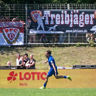 Nietfeld brachte die VSG in der Verlängerung in Führung. / Foto: Matthias Koch/dpa