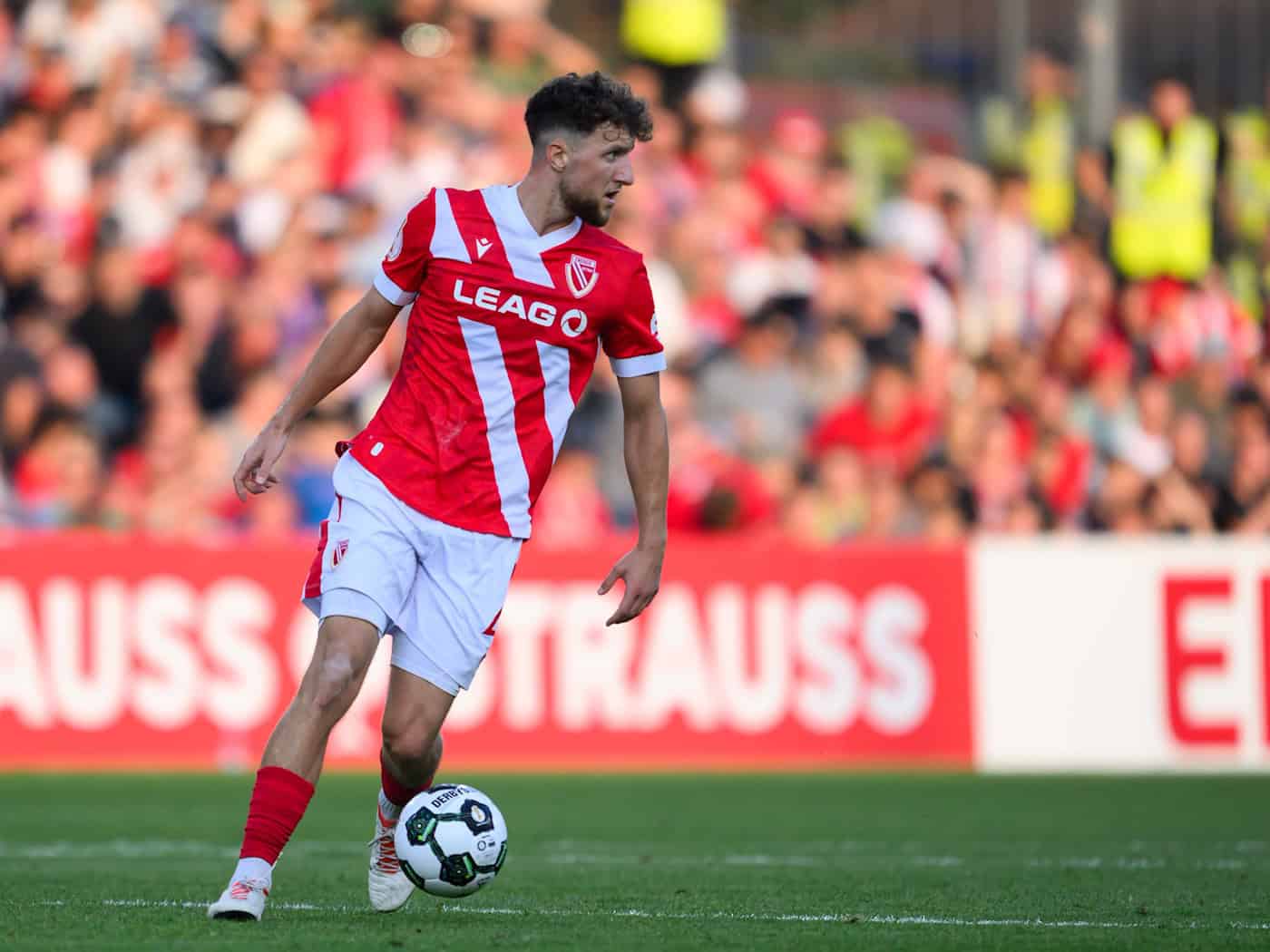 Tim Campulka spielt auch in der zweiten Liga für Energie Cottbus. (Archivbild) / Foto: Robert Michael/dpa