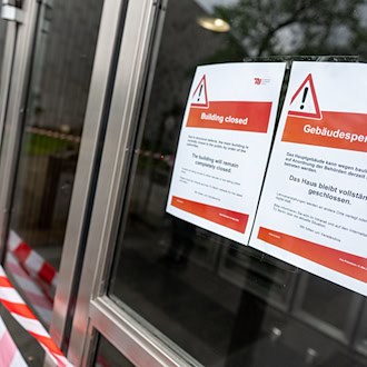Wann Studierende das Hauptgebäude wieder nutzen können, ist unklar. (Archivbild) / Foto: Fabian Sommer/dpa