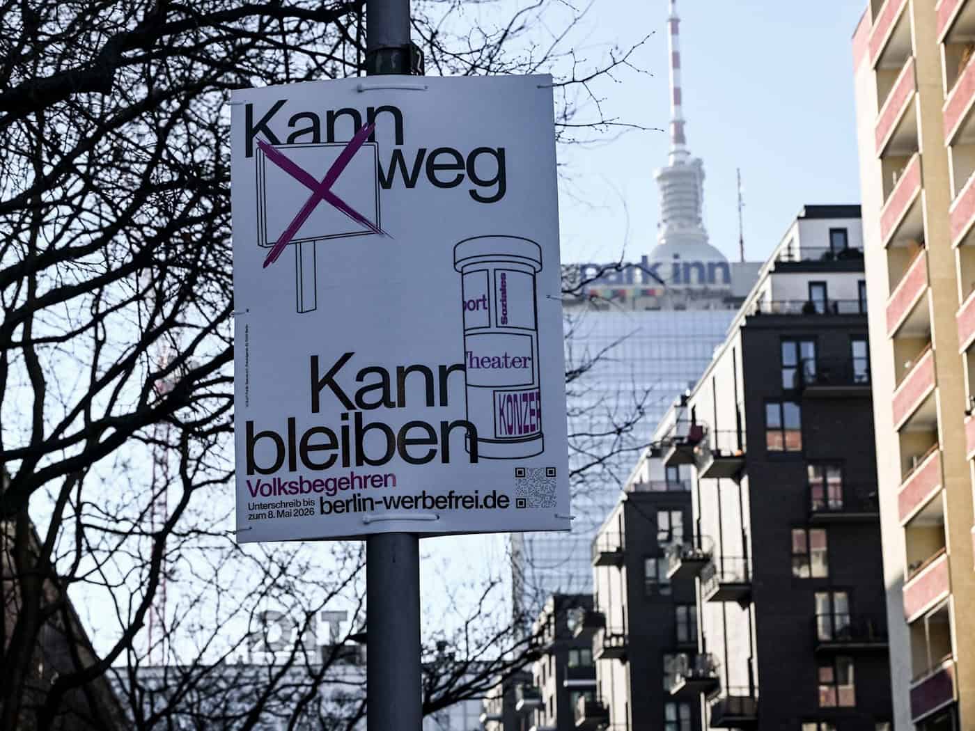 Ziel der Initiative ist es, vor allem digitale Außenwerbung in der Stadt stärker zu reglementieren. (Archivbild) / Foto: Jens Kalaene/dpa