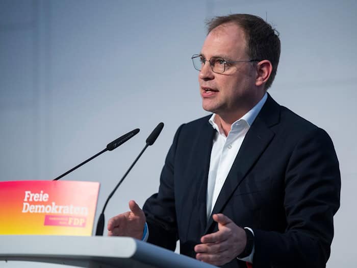 Spitzenkandidat und Parteichef Christoph Meyer will die Berliner FDP zurück in das Abgeordnetenhaus bringen. (Archivbild) / Foto: Christophe Gateau/dpa