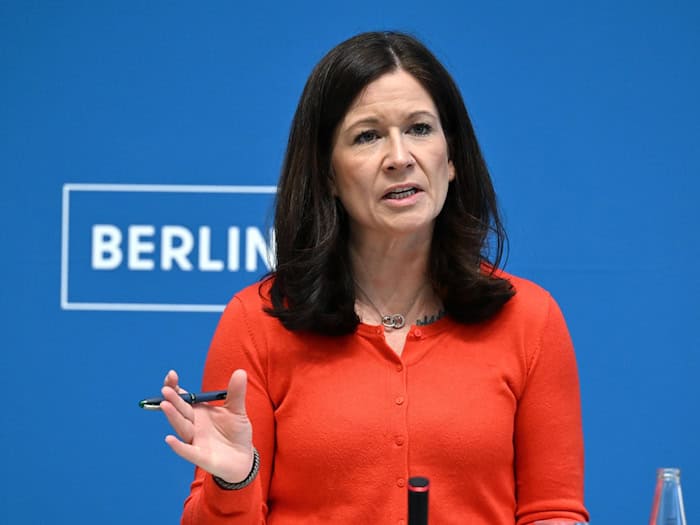 Bildungssenatorin Katharina Günther-Wünsch (CDU) hat ein Paket an Maßnahmen zur Entlastung von Lehrkräften zugesichert. (Archivfoto) / Foto: Soeren Stache/dpa