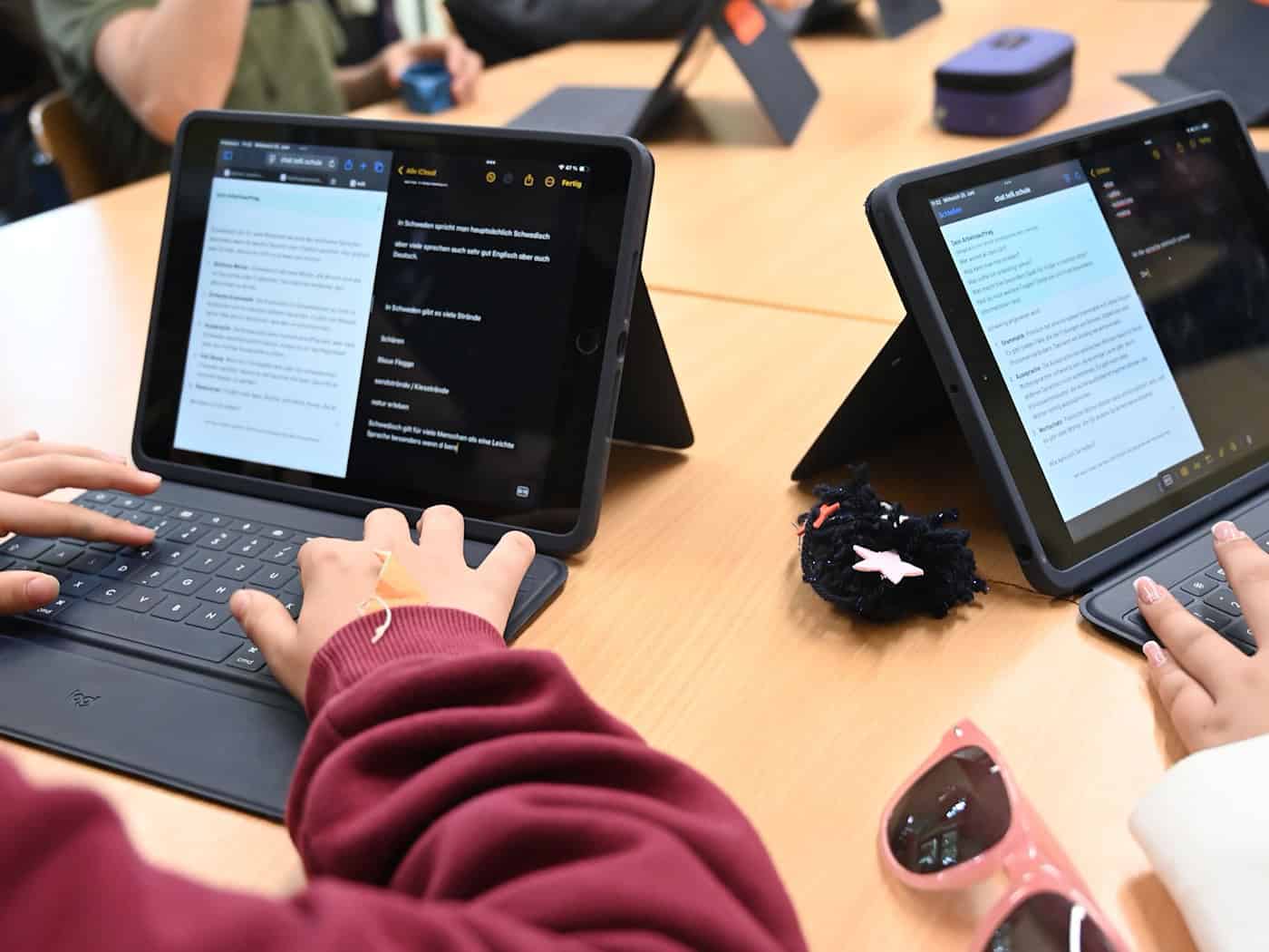 An Berliner Schulen soll ein neuer KI-Chatbot Lehrkräfte und Schüler unterstützen. (Symbolbild)     / Foto: Carmen Jaspersen/dpa