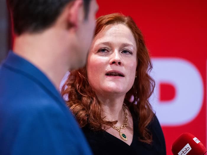 Beim Landesparteitag der Berliner SPD steht die Wahl von Steffen Krach und Bettina König als neue Landesvorsitzende auf der Tagesordnung. (Archivbild) / Foto: Christophe Gateau/dpa