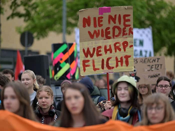 Brandenburger Jugendliche protestieren gegen Wehrpflicht