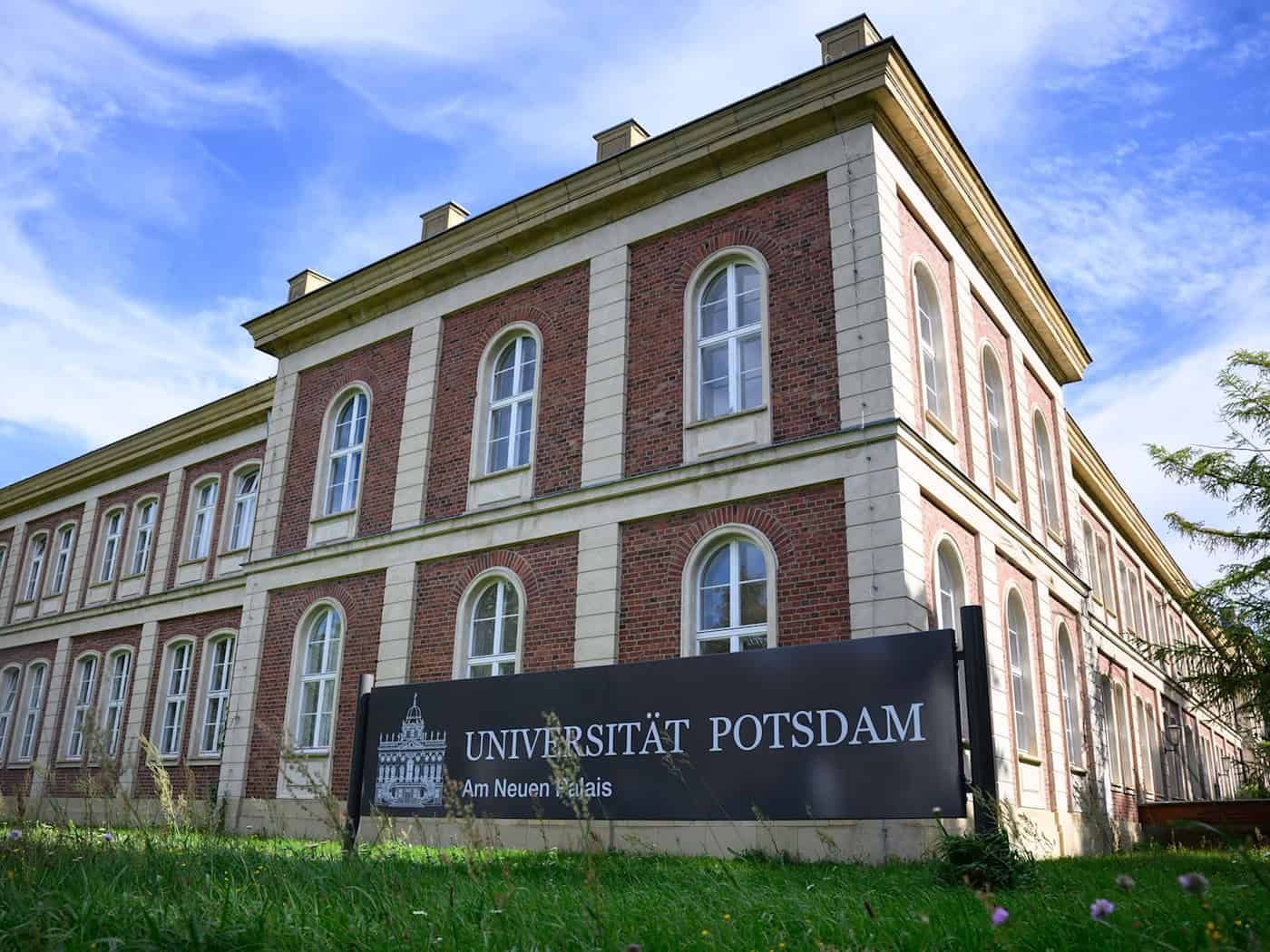 Vor allem an der historischen Bausubstanz am Neuen Palais gibt es an der Universität Potsdam Sanierungsbedarf. (Archivbild) / Foto: Bernd von Jutrczenka/dpa