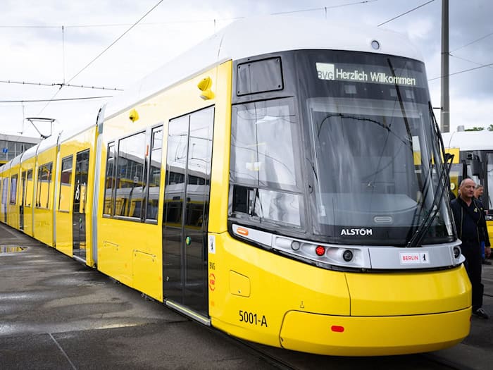 Der sogenannte Urbanliner soll bald die Lage auf der M4 entlasten - mit jahrelanger Verspätung. (Archivbild) / Foto: Bernd von Jutrczenka/dpa