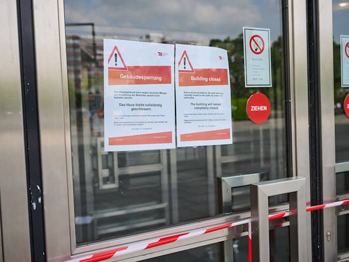  Die Schließung des Gebäudes in Berlin-Charlottenburg trifft Lehrveranstaltungen der Studierenden und die Verwaltung. / Foto: Annette Riedl/dpa