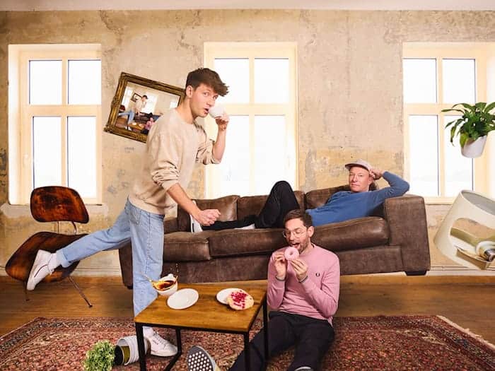 Die Hamburger Band Deine Freunde, das sind Lukas Nimscheck, Markus Pauli und Florian Sump. / Foto: Michi Schunck/dpa