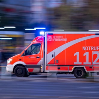 Immer mehr Einsätze beschäftigen die Berliner Feuerwehr. (Symbolbild) / Foto: Monika Skolimowska/dpa