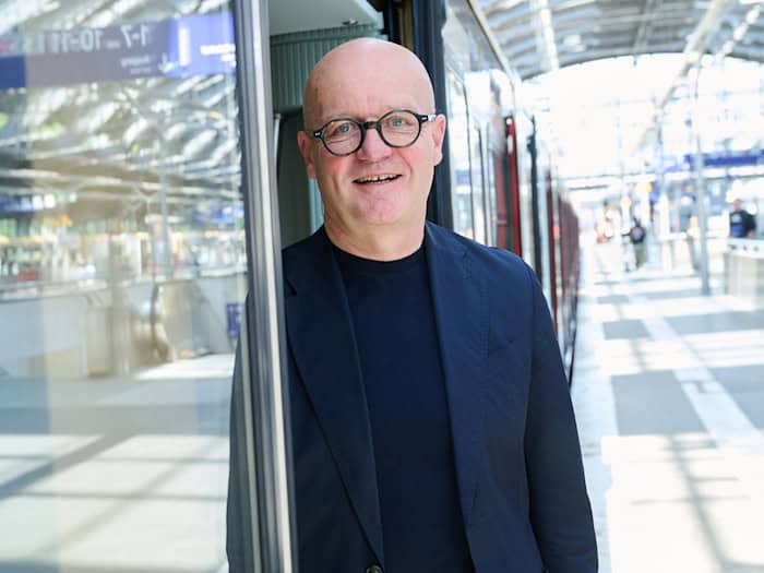 Nach rund 50 Tagen auf neuem Posten hat Berlins S-Bahnchef Heiko Büttner ein Sofortprogramm für mehr Sicherheit und Sauberkeit angekündigt.  / Foto: Annette Riedl/dpa