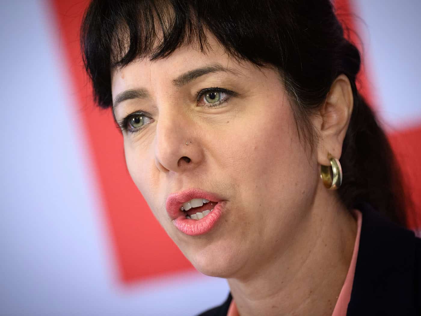 Elif Eralp will die Berliner Linke als Spitzenkandidatin zum Wahlsieg am 20. September führen. (Archivbild)  / Foto: Bernd von Jutrczenka/dpa