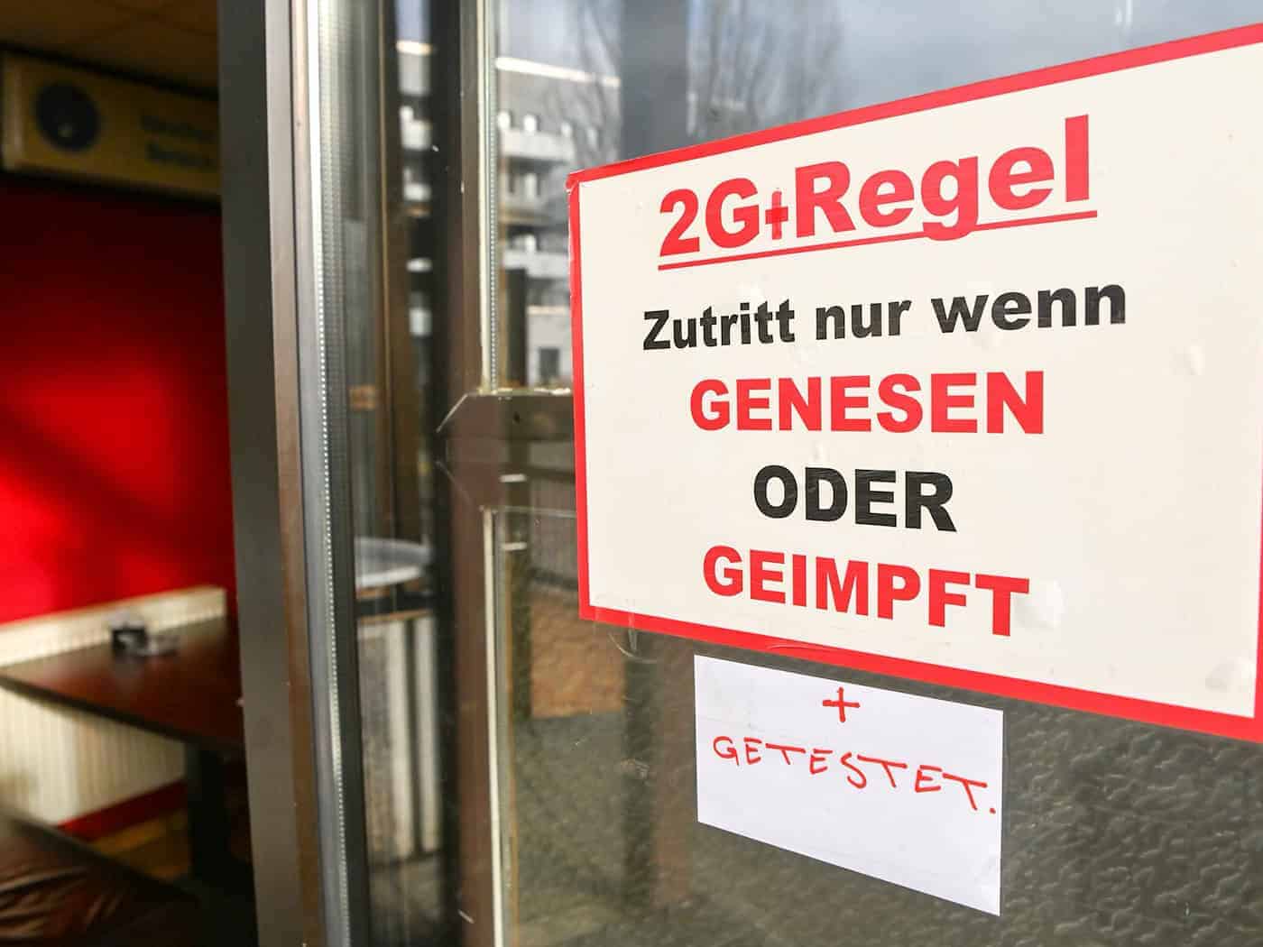 Während der Corona-Pandemie galten zahlreiche Einschränkungen mit Maskenpflicht und Zugangsregeln bis hin zu Lockdowns. (Archivbild) / Foto: Jens Kalaene/dpa-Zentralbild/dpa