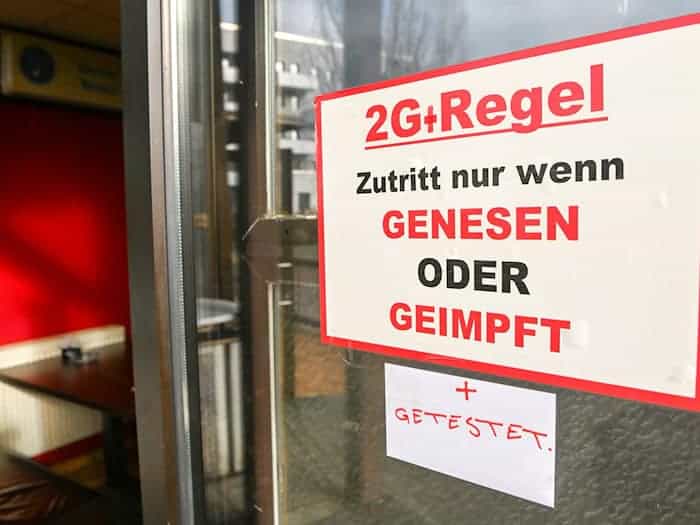 Während der Corona-Pandemie galten zahlreiche Einschränkungen mit Maskenpflicht und Zugangsregeln bis hin zu Lockdowns. (Archivbild) / Foto: Jens Kalaene/dpa-Zentralbild/dpa