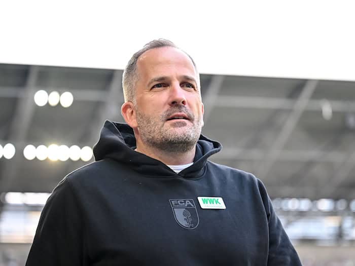 Coach Manuel Baum will den FC Augsburg in die Conference League führen. (Archivbild) / Foto: Harry Langer/dpa