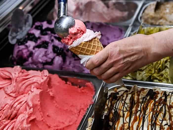 Bei der Berliner Gelato Week werden ungewöhnliche Eiskreationen präsentiert. (Archiv) / Foto: Jens Kalaene/dpa