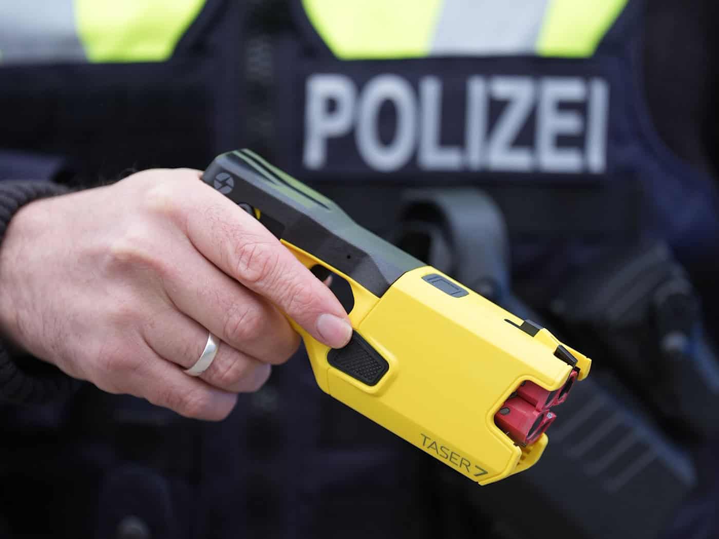 Die Berliner Polizei hat bei einem Einsatz in Mariendorf einen Taser eingesetzt. (Symbolbild) / Foto: Marcus Brandt/dpa