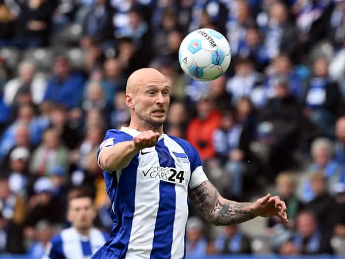 Toni Leistner erhält bei Hertha BSC keinen neuen Vertrag. (Archivbild) / Foto: Soeren Stache/dpa