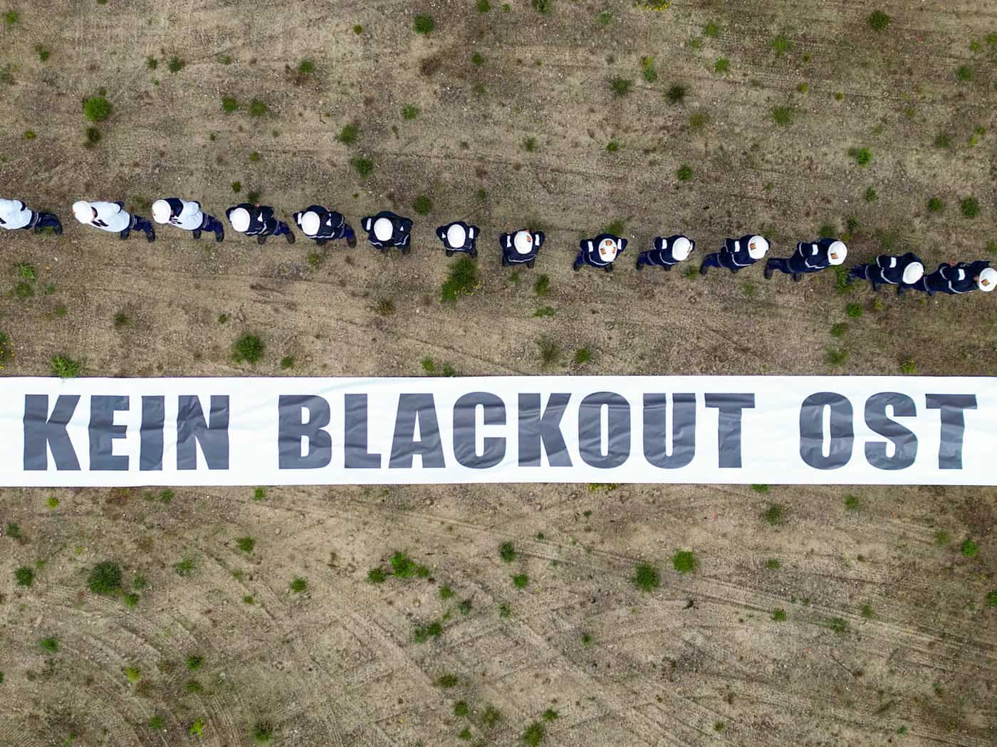 Der Energiekonzern Leag in der Lausitz befürchtet, dass der Osten beim Bau neuer Gaskraftwerke nicht zum Zuge kommt. Beschäftigte wollen ein Zeichen des Protests auch ans Bundeswirtschaftsministerium senden.  / Foto: Patrick Pleul/dpa