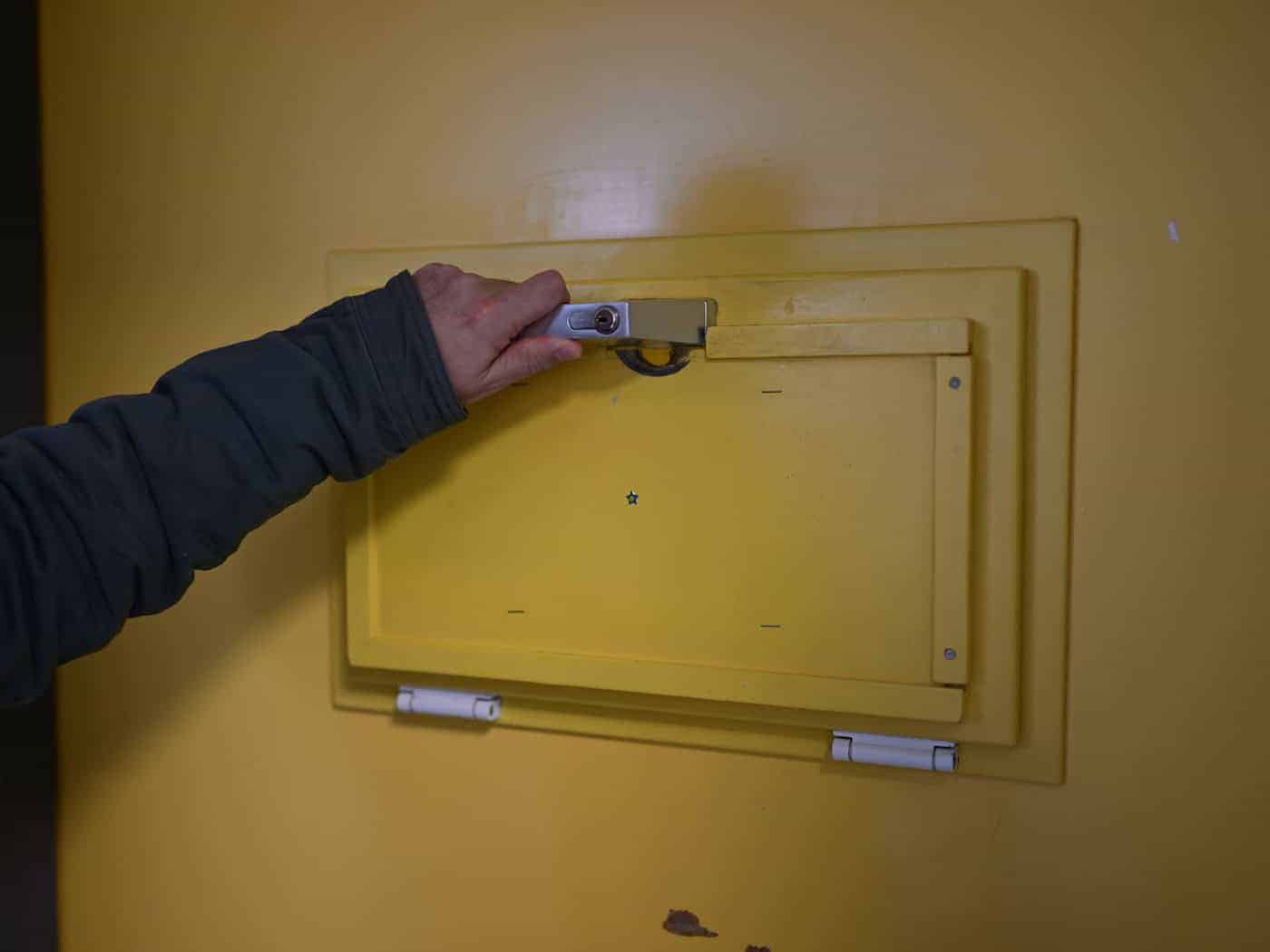 Nach Missbrauchsvorwürfen gegen einen Straftäter im Maßregelvollzug sind die fristlosen Kündigungen der ärztlichen Leitung in Brandenburg an der Havel vom Tisch. (Symbolbild) / Foto: Felix Kästle/dpa