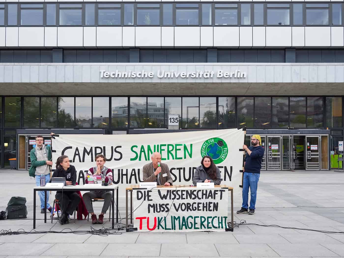 Das Hauptgebäude der Technischen Universität Berlin ist zurzeit gesperrt. / Foto: Soeren Stache/dpa