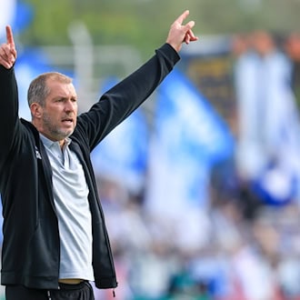 Trainer Jochen Seitz führte Lok Leipzig erneut zur Meisterschaft in der Regionalliga Nordost. (Archivbild) / Foto: Jan Woitas/dpa
