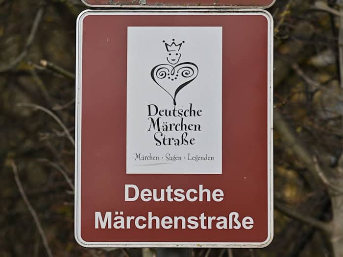 Die Lesereise führt Comic-Fans entlang der Deutschen Märchenstraße von Hanau bis Berlin. (Archivbild)  / Foto: Swen Pförtner/dpa