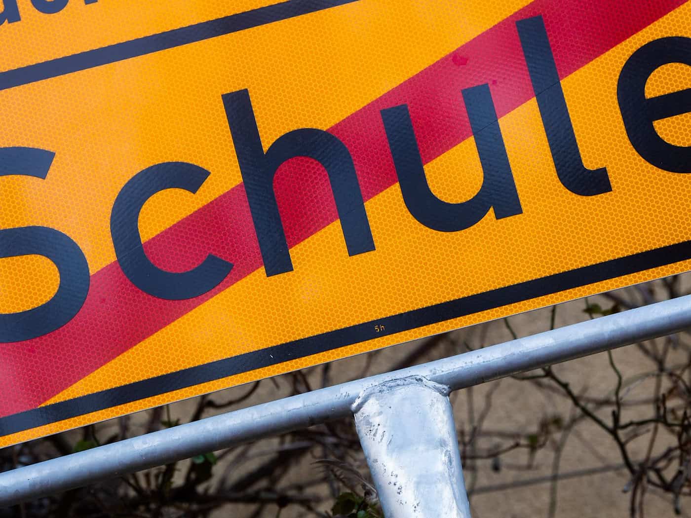 In Brandenburg ist die Zahl der Schülerinnen und Schüler ohne Schulabschluss erneut gestiegen. (Symbolbild)  / Foto: Julian Stratenschulte/dpa