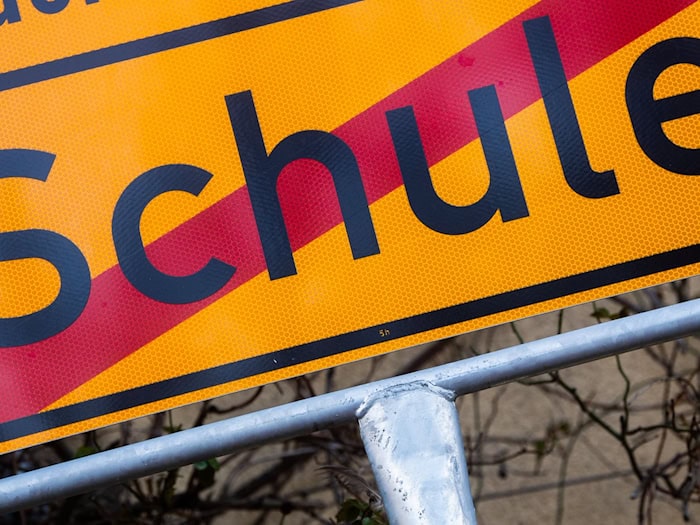 In Brandenburg ist die Zahl der Schülerinnen und Schüler ohne Schulabschluss erneut gestiegen. (Symbolbild)  / Foto: Julian Stratenschulte/dpa