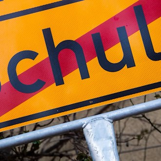In Brandenburg ist die Zahl der Schülerinnen und Schüler ohne Schulabschluss erneut gestiegen. (Symbolbild)  / Foto: Julian Stratenschulte/dpa