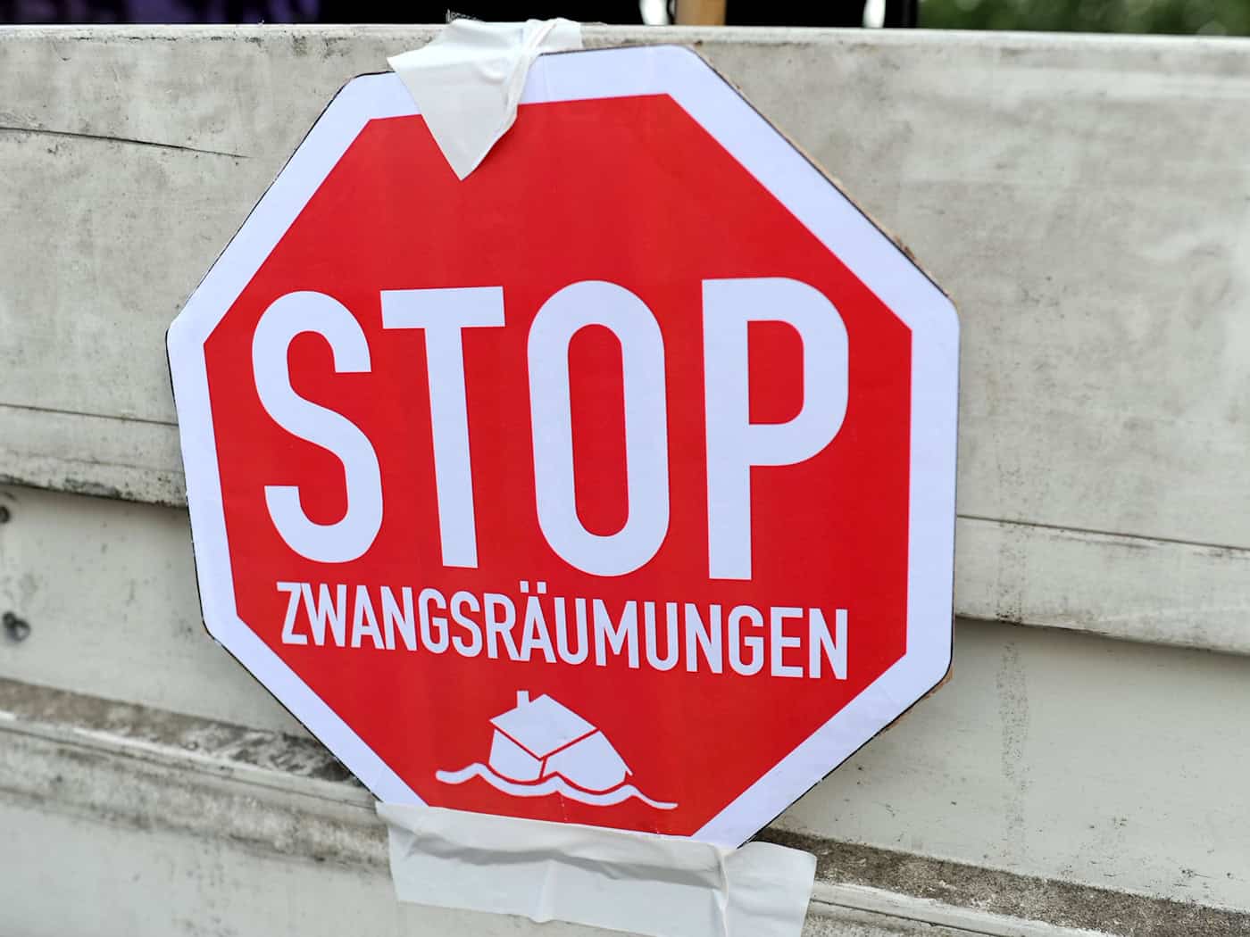Wohlfahrtsverbände in Brandenburg sehen eine Gefahr, dass Wohnungsverlust und drohende Zwangsräumungen zunehmen. (Symbolbild) / Foto: Angelika Warmuth/dpa