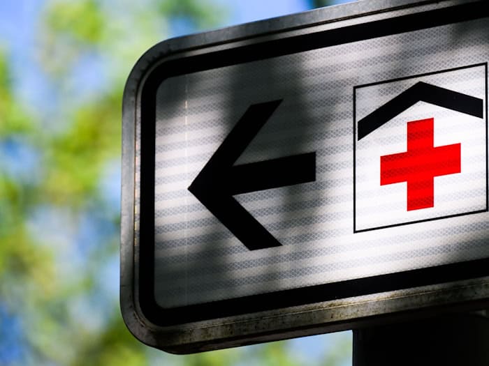 Acht von zehn Krankenhäusern in Brandenburg schreiben nach Angaben des Gesundheitsministeriums rote Zahlen. In Ludwigsfelde schließt nun die Kinderklinik. (Symbolbild) / Foto: Julian Stratenschulte/dpa/dpa-tmn