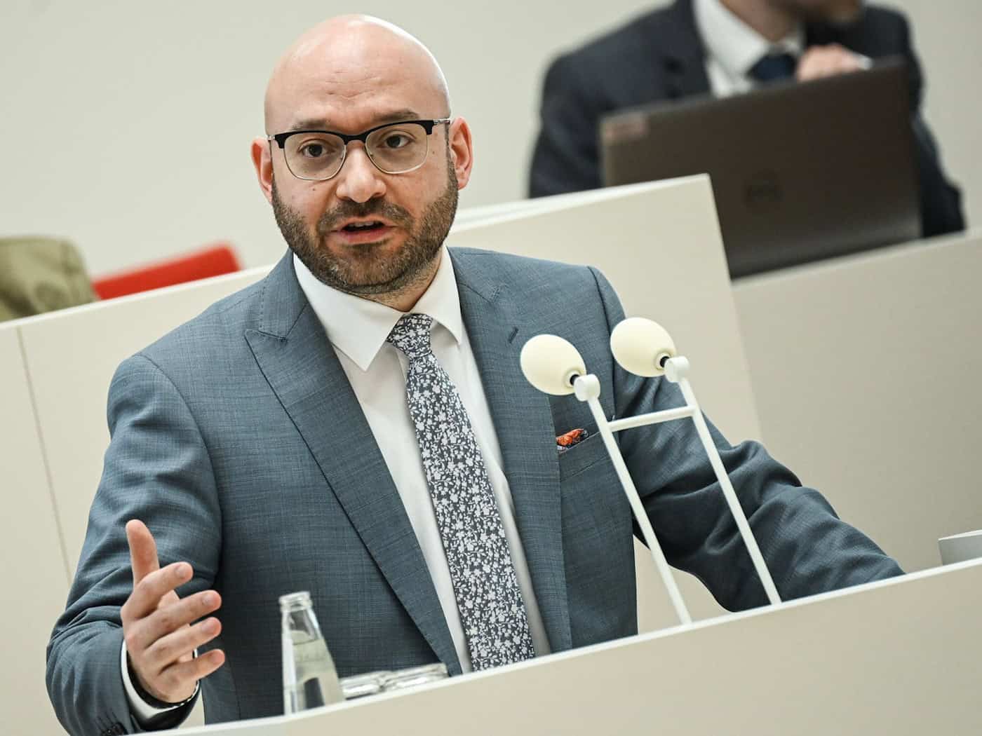 Der Brandenburger Minister für gesellschaftlichen Zusammenhalt, René Wilke (SPD), will die Integration verbessern. (Archivbild) / Foto: Britta Pedersen/dpa