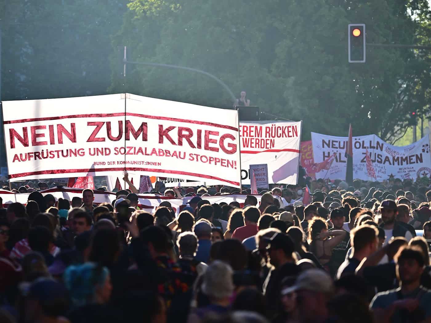 Nach Angaben der Polizei verlief der 1. Mai in Berlin ausgesprochen friedlich. / Foto: Sebastian Gollnow/dpa