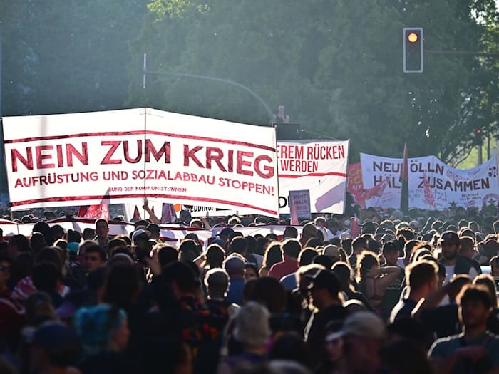 Nach Angaben der Polizei verlief der 1. Mai in Berlin ausgesprochen friedlich. / Foto: Sebastian Gollnow/dpa