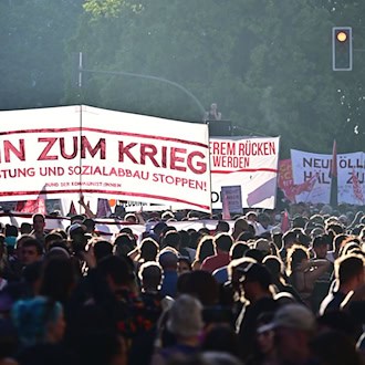 Nach Angaben der Polizei verlief der 1. Mai in Berlin ausgesprochen friedlich. / Foto: Sebastian Gollnow/dpa