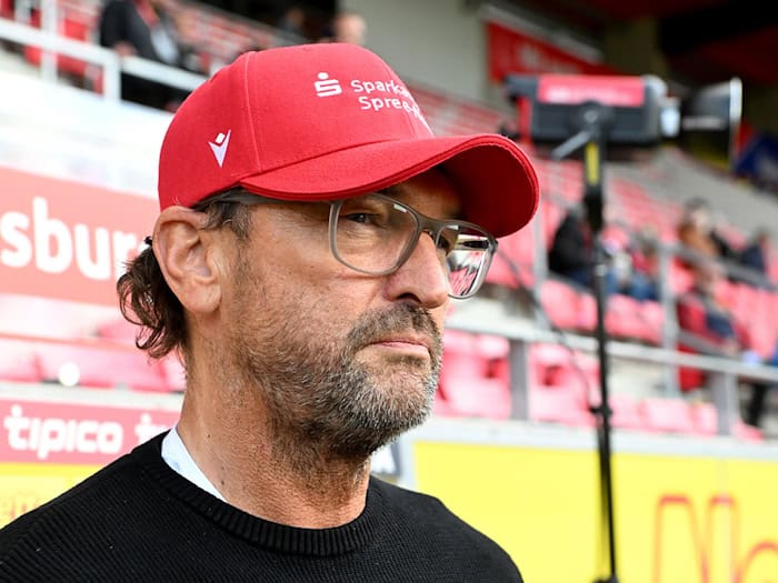 Im Endspiel nicht dabei: Energie-Trainer Wollitz. (Archivbild) / Foto: Jens Niering/dpa