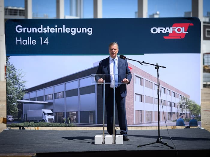 Orafol legt Grundstein für neue Produktionshalle in Oranienburg