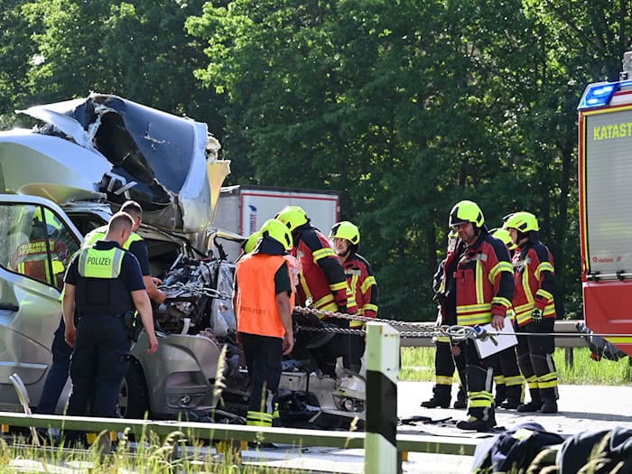 Der Fahrer des Wohnmobils starb.  / Foto: Sappeck/BLP/dpa