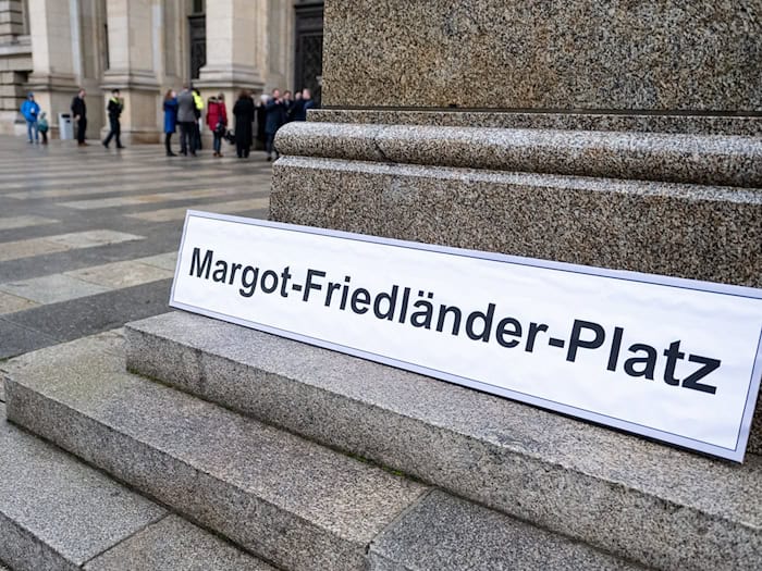 Der Platz vor dem Abgeordnetenhaus soll an die Holocaust-Überlebende Margot Friedländer erinnern. (Archivfoto)   / Foto: Fabian Sommer/dpa