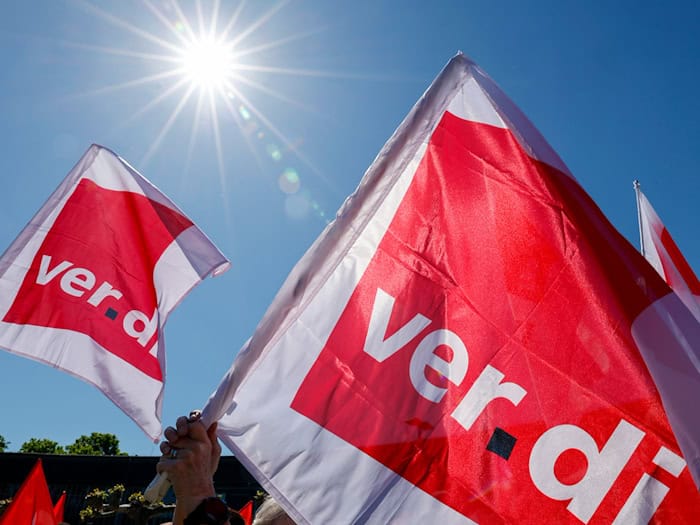 Protestaktion gegen Krankenkassenreform - Fahimi an Charité