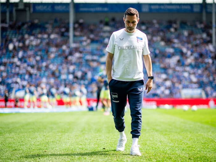 Hertha-Trainer Stefan Leitl war ob der Leistung seiner Mannschaft bedient. / Foto: Julius Frick/dpa