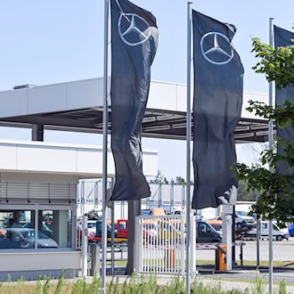 Mercedes-Benz will das Werk in Ludwigsfelde zukunftsfähig aufstellen. (Archivbild) / Foto: Patrick Pleul/dpa-Zentralbild/dpa